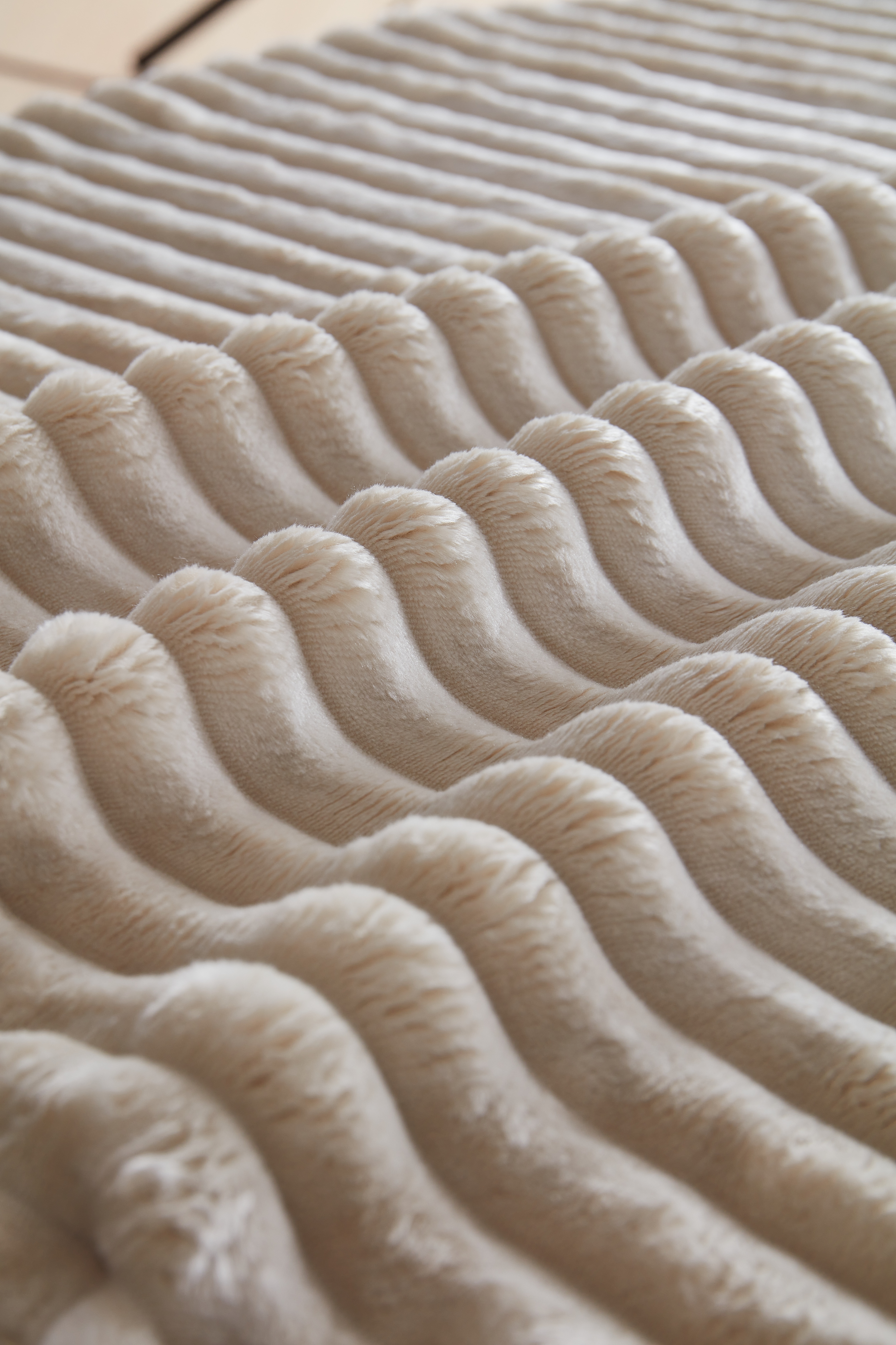 OTTOMAN-PLUSH-BEIGE-It Can Be Used As A Coffee Table, A Footstool, Paired With An L-shaped Sofa, Or For Main Living Room Use._maomaolike.com